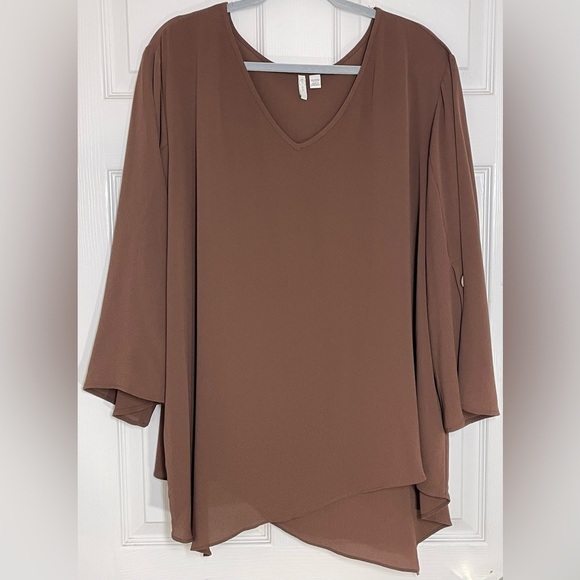 EST. 1946 Women’s Plus Size Asymmetrical Top 3/4 Button Sleeves Size 26/28 Brown - Picture 1 of 4